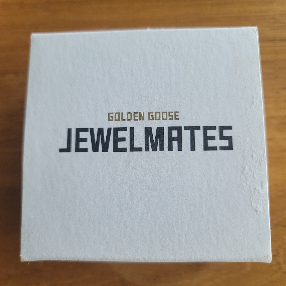 NIB ✨️Golden Goose Lace Lock Star Pin In Antique Gold Gorgeous✨️ - Picture 13 of 14